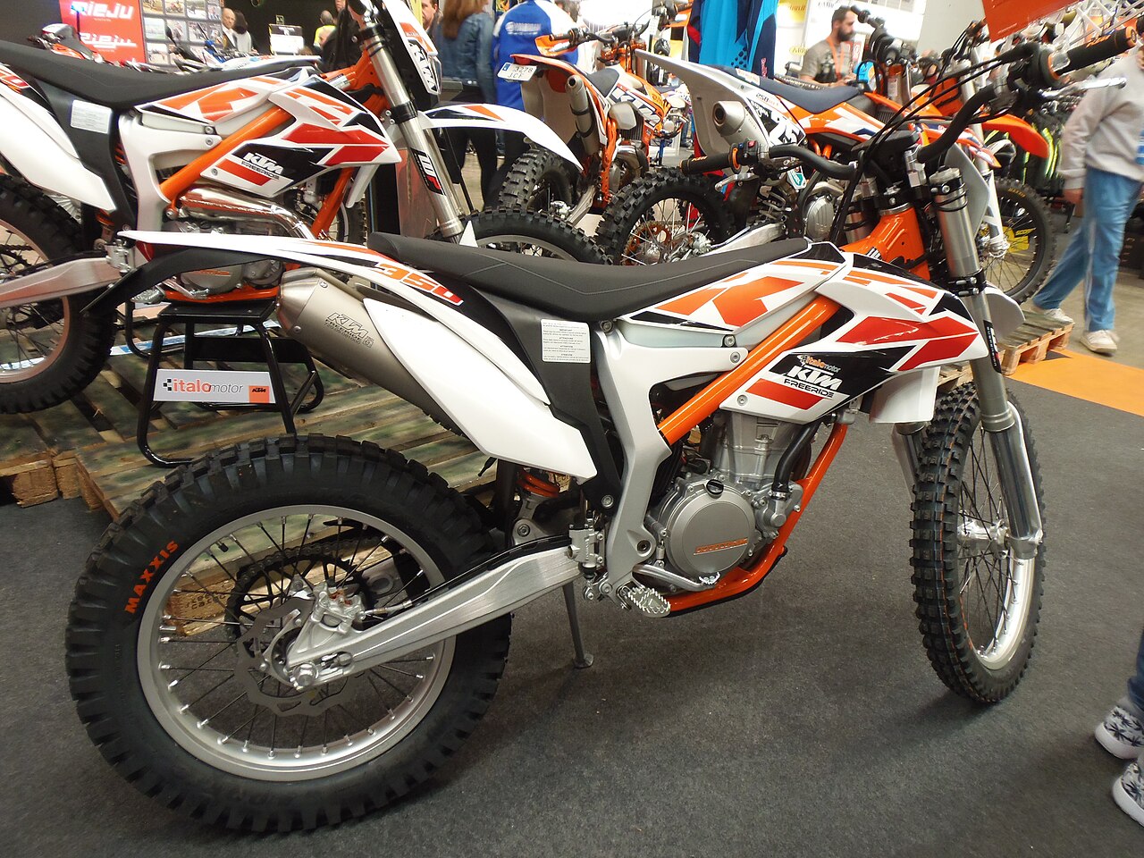 Cross bike rental example